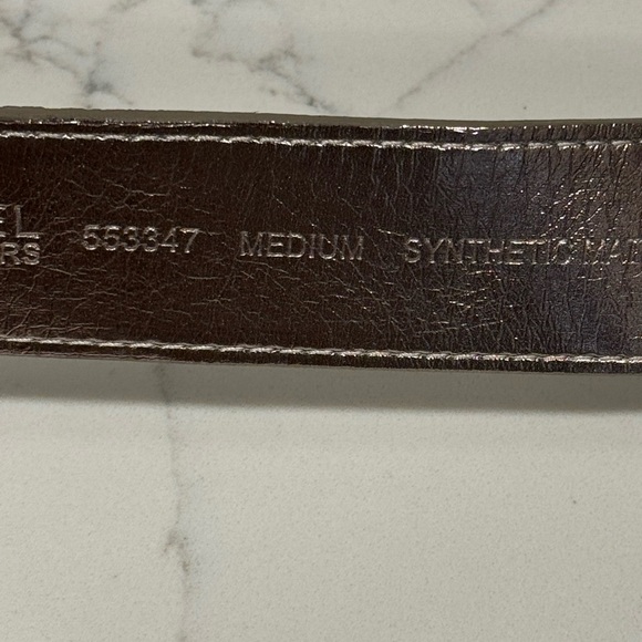 Michael Kors Silver Metallic Belt with Classic Large Oval Buckle - Picture 5 of 6